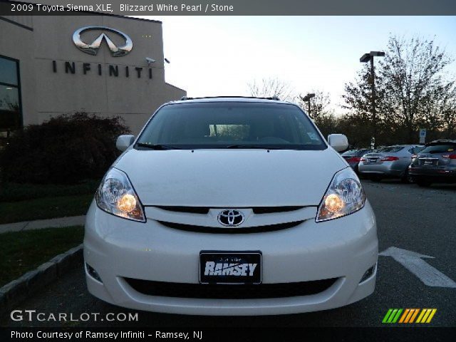 2009 Toyota Sienna XLE in Blizzard White Pearl