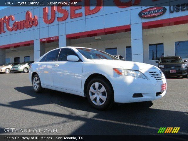 2007 Toyota Camry LE in Super White