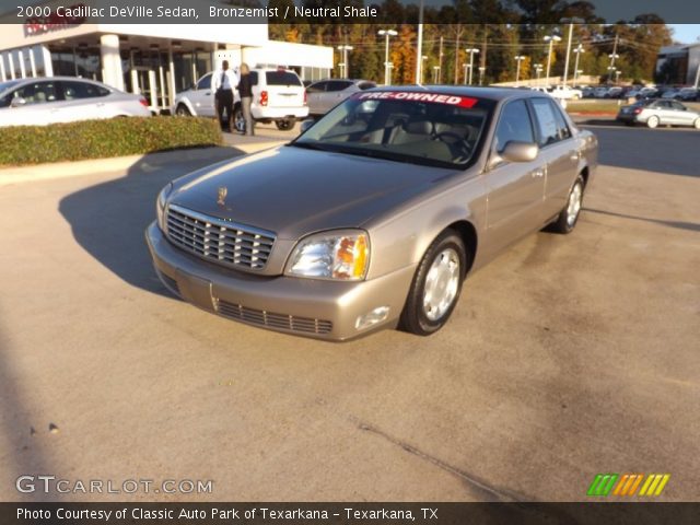 2000 Cadillac DeVille Sedan in Bronzemist