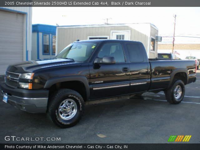 2005 Chevrolet Silverado 2500HD LS Extended Cab 4x4 in Black