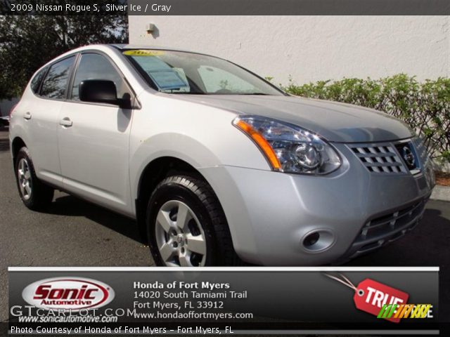 2009 Nissan Rogue S in Silver Ice