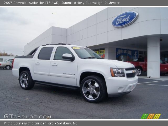 2007 Chevrolet Avalanche LTZ 4WD in Summit White