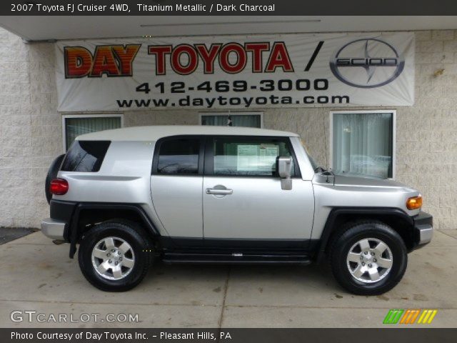 2007 Toyota FJ Cruiser 4WD in Titanium Metallic