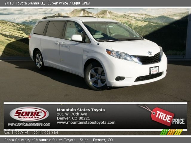 2013 Toyota Sienna LE in Super White