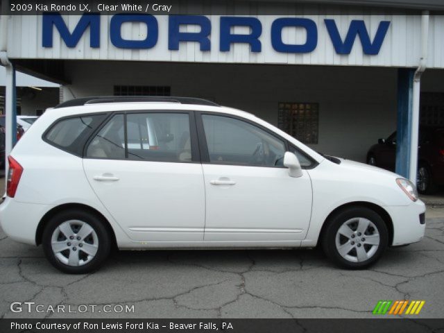 2009 Kia Rondo LX in Clear White