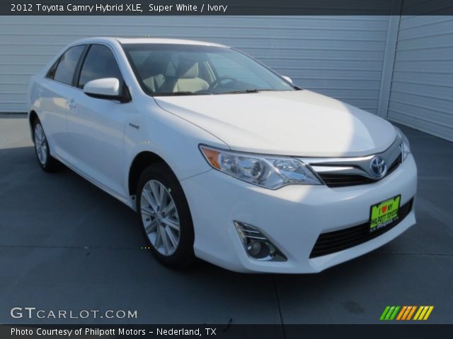 2012 Toyota Camry Hybrid XLE in Super White