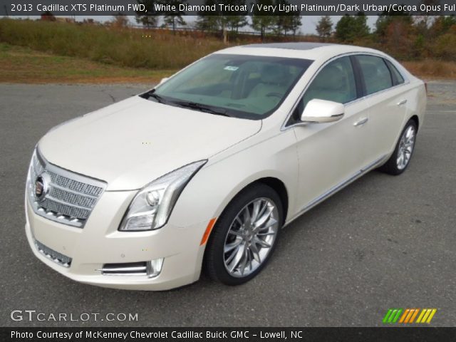 2013 Cadillac XTS Platinum FWD in White Diamond Tricoat