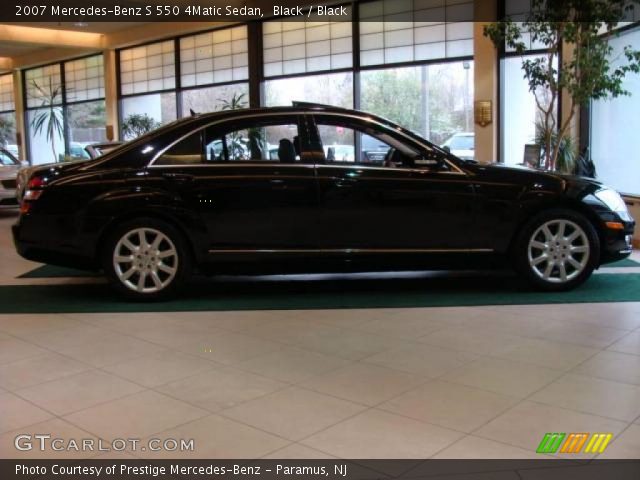 2007 Mercedes-Benz S 550 4Matic Sedan in Black