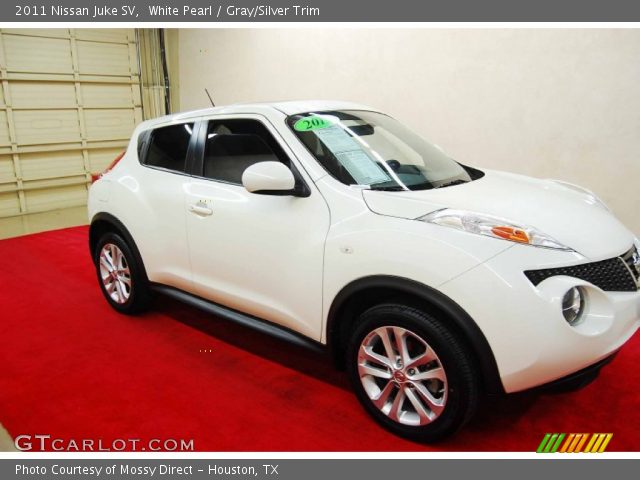 2011 Nissan Juke SV in White Pearl