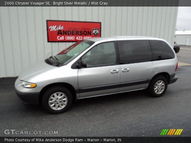 2000 Chrysler Voyager SE in Bright Silver Metallic