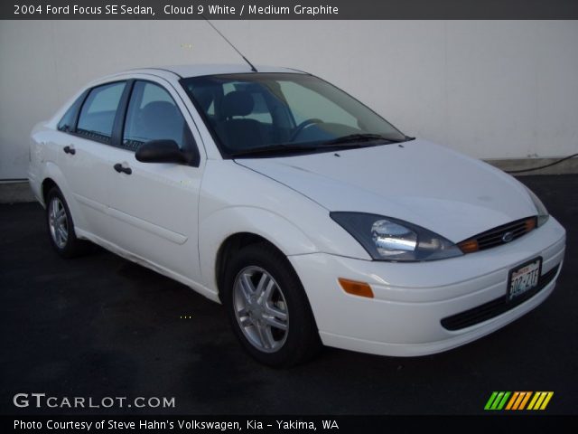 2004 Ford Focus SE Sedan in Cloud 9 White