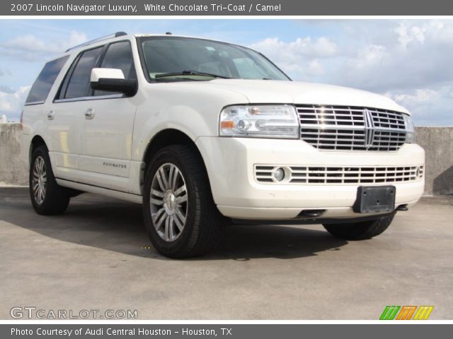 2007 Lincoln Navigator Luxury in White Chocolate Tri-Coat