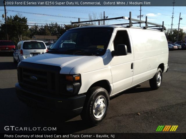 2009 Ford E Series Van E250 Super Duty XL Commercial in Oxford White