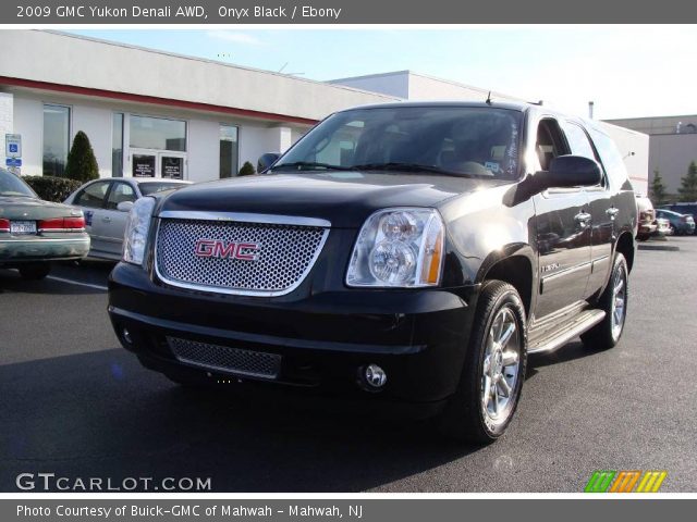 2009 GMC Yukon Denali AWD in Onyx Black