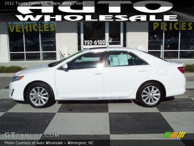 2012 Toyota Camry XLE in Super White