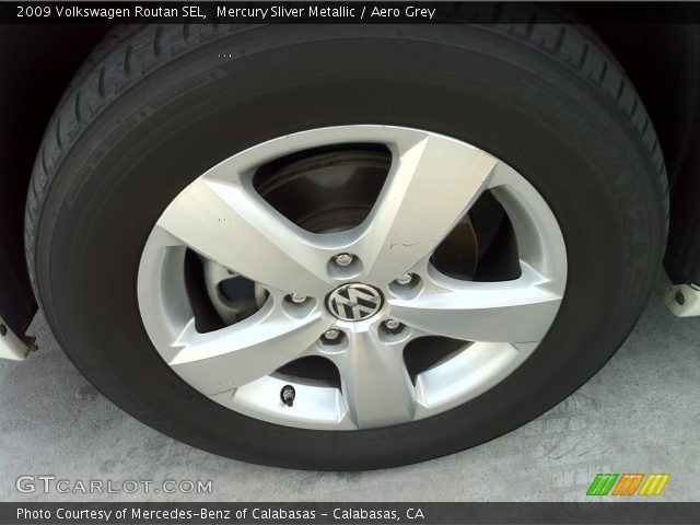 2009 Volkswagen Routan SEL in Mercury Sliver Metallic