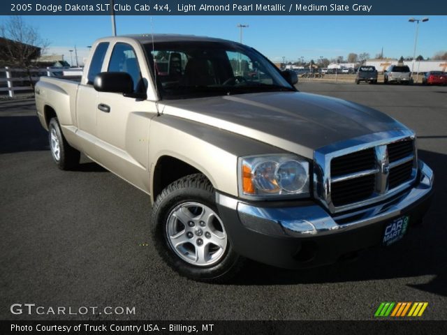 2005 Dodge Dakota SLT Club Cab 4x4 in Light Almond Pearl Metallic
