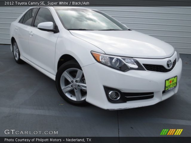 2012 Toyota Camry SE in Super White