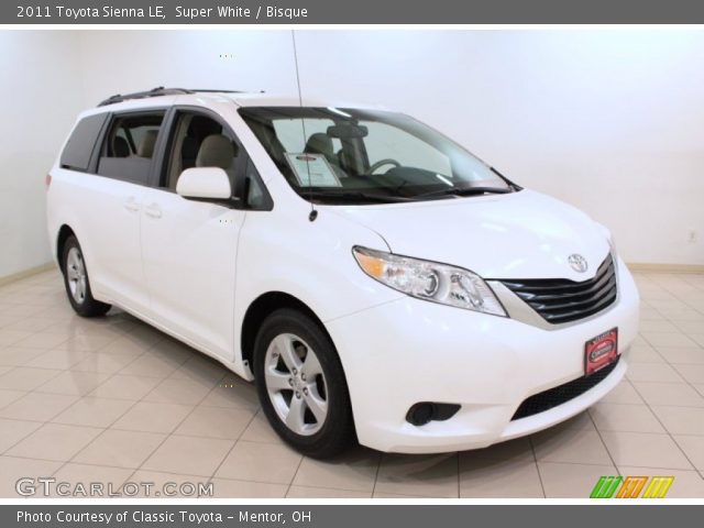 2011 Toyota Sienna LE in Super White