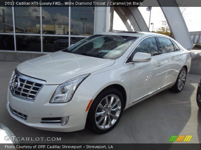 2013 Cadillac XTS Luxury FWD in White Diamond Tricoat