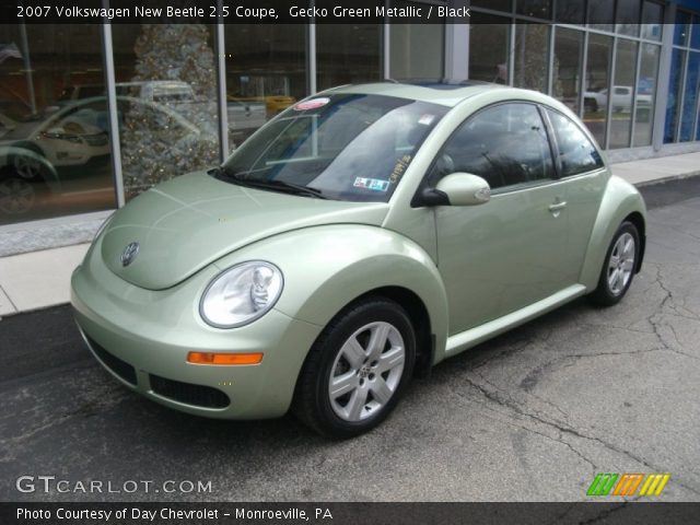 2007 Volkswagen New Beetle 2.5 Coupe in Gecko Green Metallic
