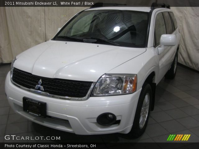 2011 Mitsubishi Endeavor LS in White Pearl