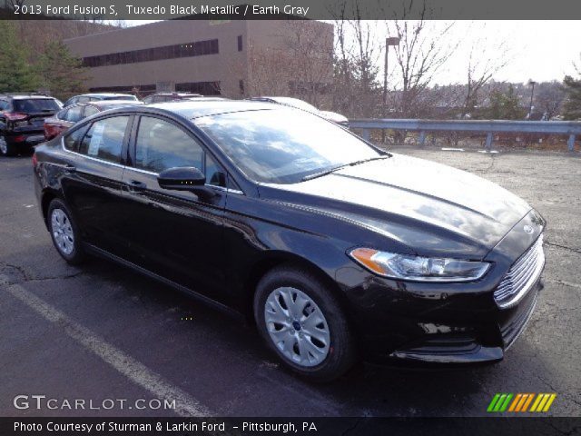 2013 Ford Fusion S in Tuxedo Black Metallic