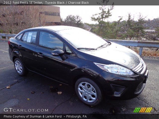 2013 Ford Fiesta SE Sedan in Tuxedo Black
