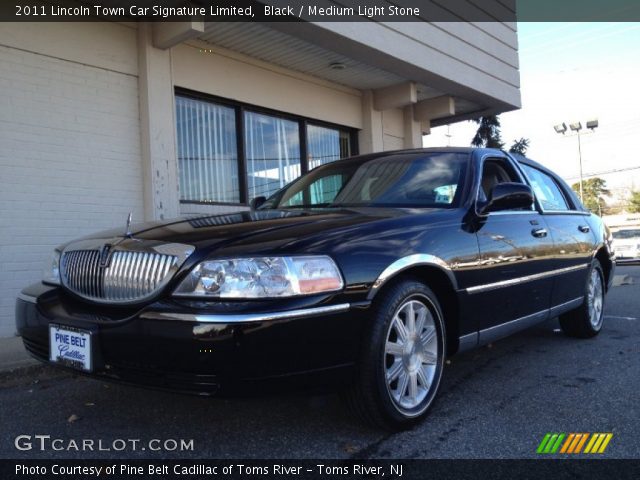 2011 Lincoln Town Car Signature Limited in Black