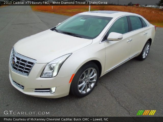 2013 Cadillac XTS Luxury FWD in White Diamond Tricoat
