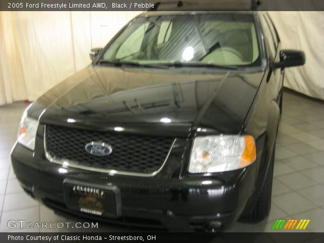 2005 Ford Freestyle Limited AWD in Black