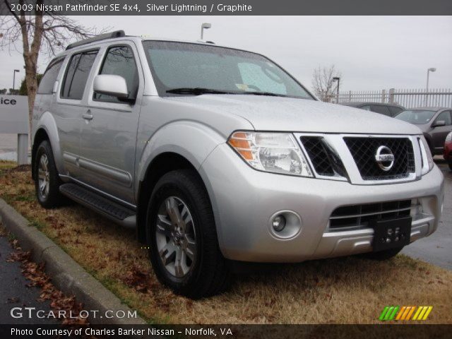 2009 Nissan Pathfinder SE 4x4 in Silver Lightning