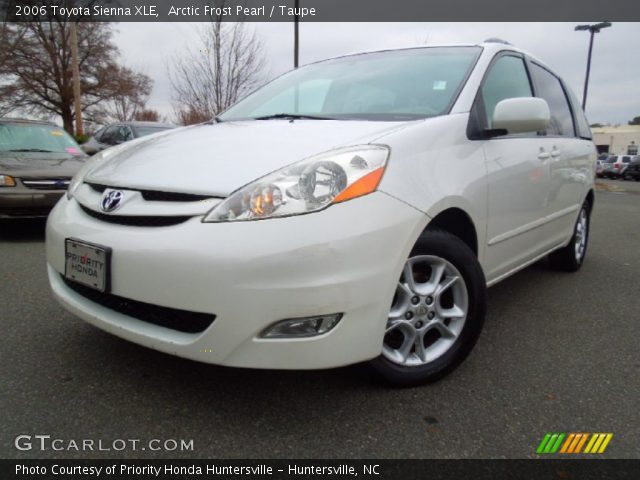 2006 Toyota Sienna XLE in Arctic Frost Pearl