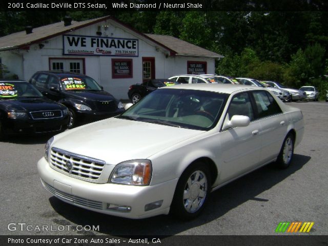 2001 Cadillac DeVille DTS Sedan in White Diamond
