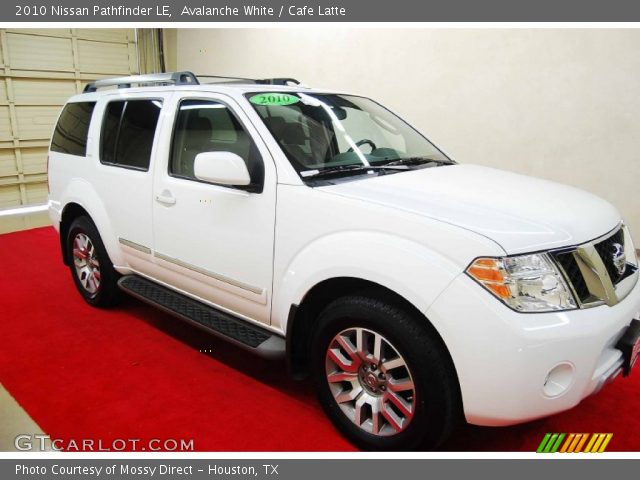2010 Nissan Pathfinder LE in Avalanche White
