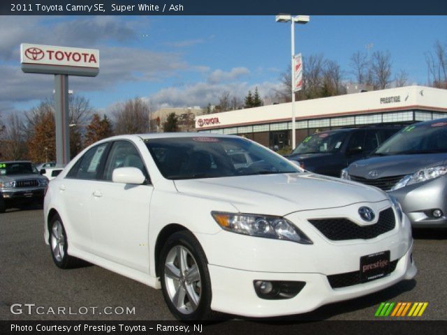 2011 Toyota Camry SE in Super White