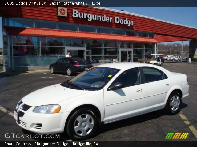 2005 Dodge Stratus SXT Sedan in Stone White