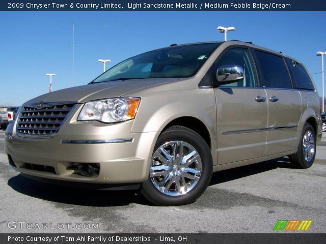2009 Chrysler Town & Country Limited in Light Sandstone Metallic