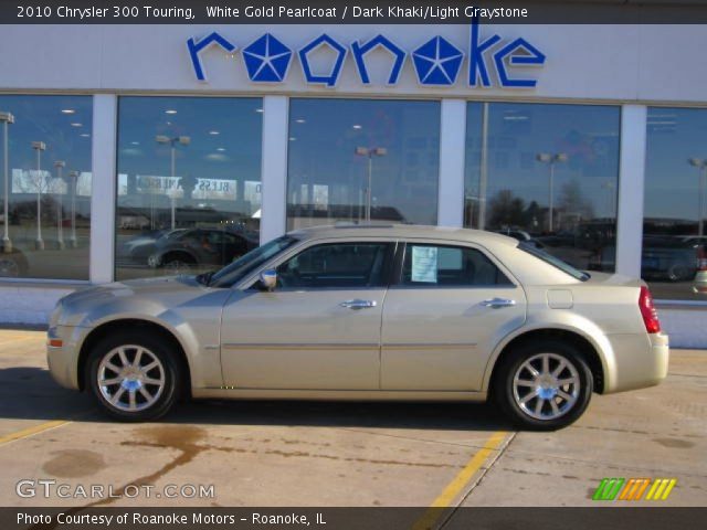 2010 Chrysler 300 Touring in White Gold Pearlcoat