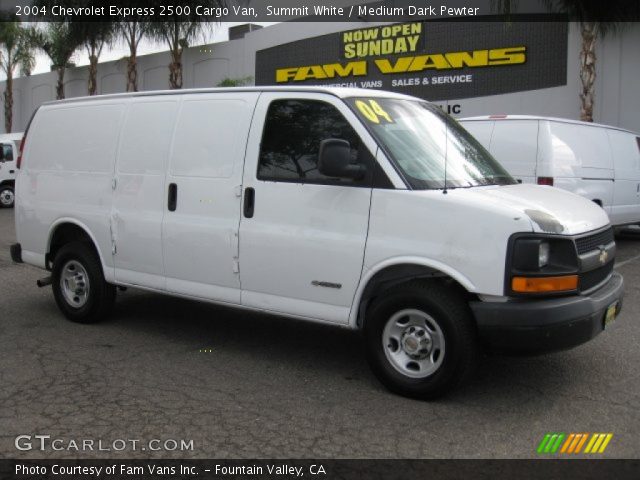 2004 Chevrolet Express 2500 Cargo Van in Summit White