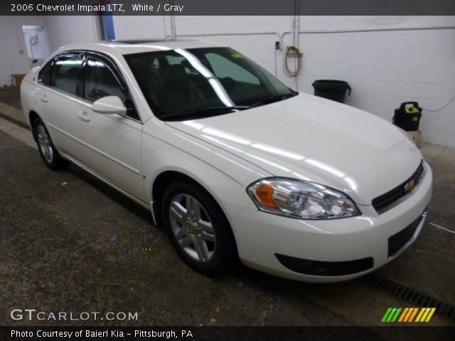 2006 Chevrolet Impala LTZ in White