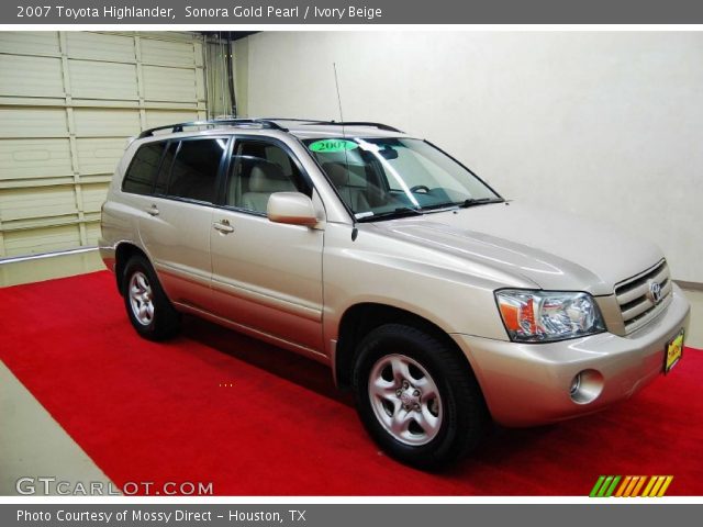 2007 Toyota Highlander  in Sonora Gold Pearl