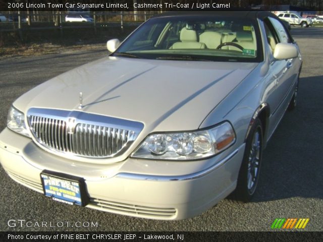 2006 Lincoln Town Car Signature Limited in Cashmere Tri-Coat