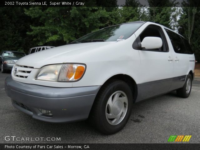 2002 Toyota Sienna LE in Super White
