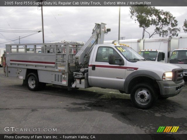 2005 Ford F550 Super Duty XL Regular Cab Utility Truck in Oxford White