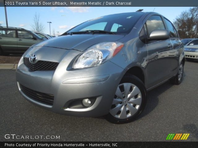 2011 Toyota Yaris 5 Door Liftback in Meteorite Metallic