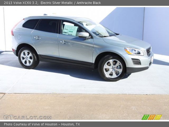 2013 Volvo XC60 3.2 in Electric Silver Metallic