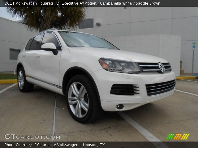 2011 Volkswagen Touareg TDI Executive 4XMotion in Campanella White
