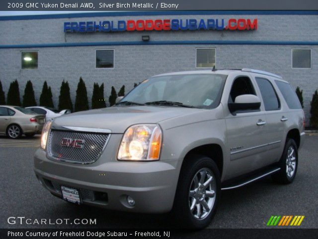 2009 GMC Yukon Denali AWD in Silver Birch Metallic