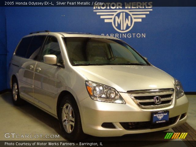 2005 Honda Odyssey EX-L in Silver Pearl Metallic